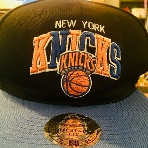 NY KNICKS SNAPBACK HAT FROM  MITCHELL & NESS